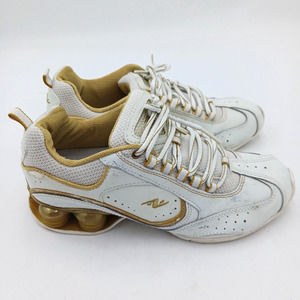 Athletic Works Diva Women's Sneaker Shoe Size 7‎ White with Gold Color Trim